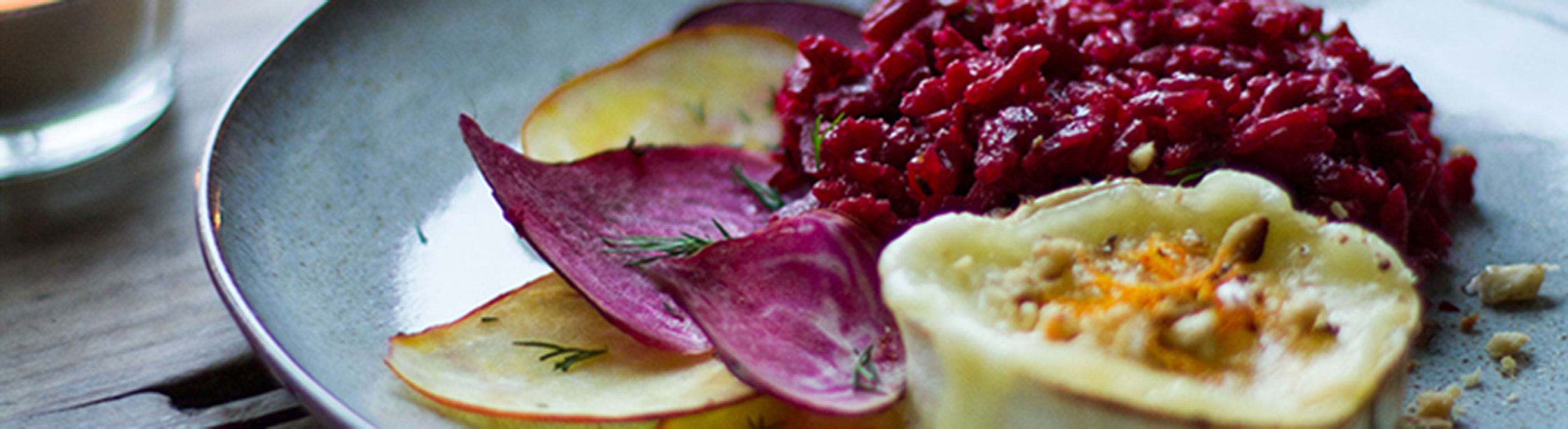 Risotto de remolacha con queso de cabra caliente